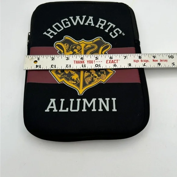 Warner Bros. Hogwarts Alumni Tablet Sleeve - Black and Gold with Hogwarts crest - Picture 5 of 5